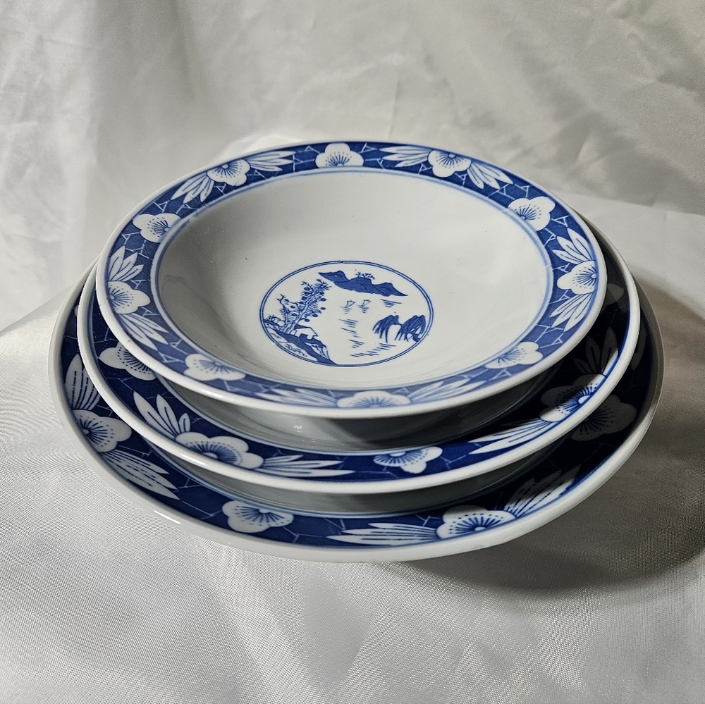 Vintage Jingdezhen Porcelain Blue White Chinese Footed Bowls. Set Of 3 7",8",9" - Picture 1 of 8